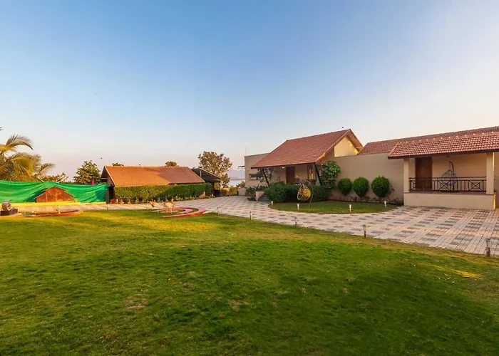 Luna Villa By Stayvista - Lakeside Charm With Terrace, Lush Lawn & Modern Decor Nashik